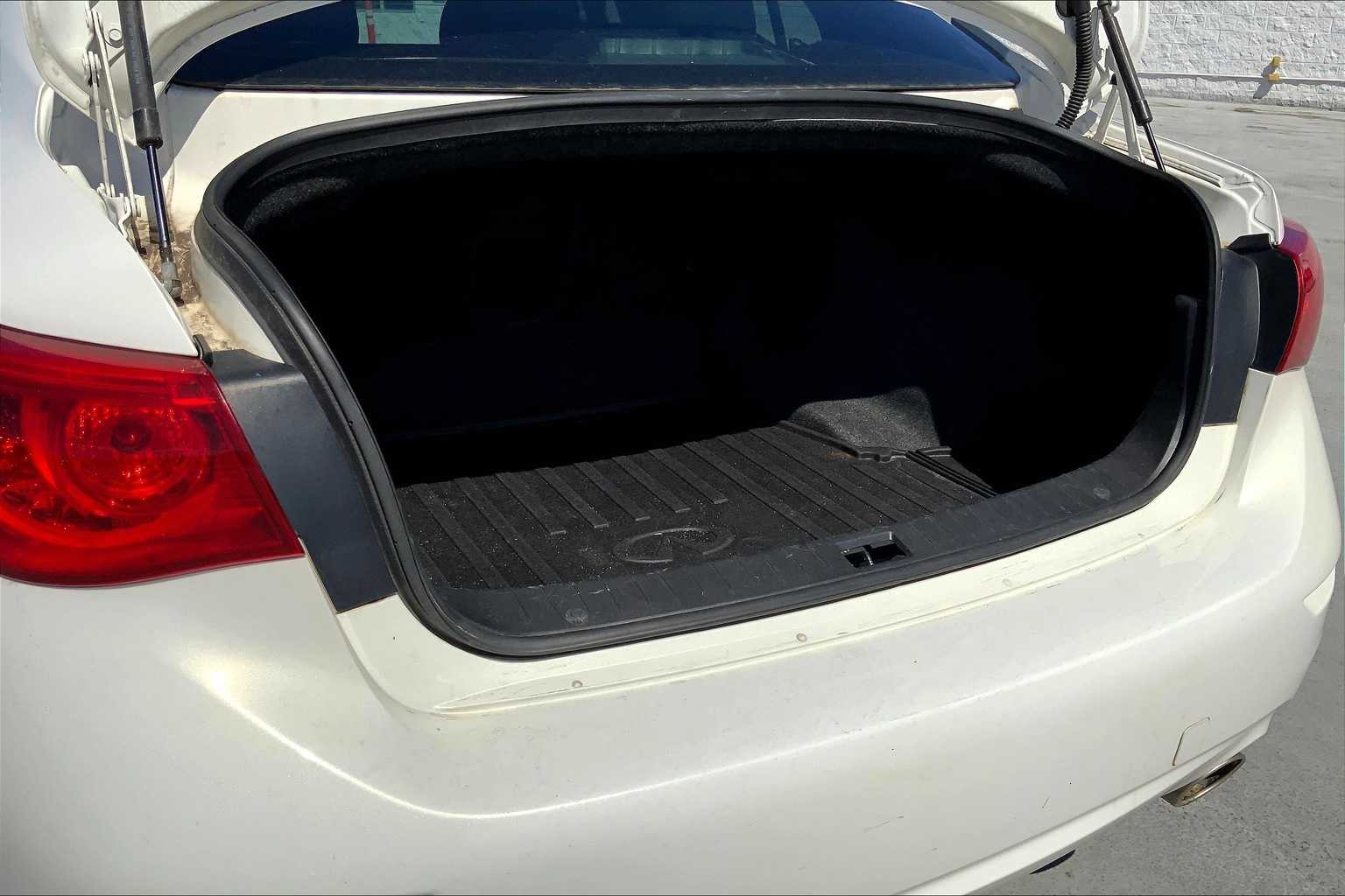 Thumbnail: 2015 INFINITI Q50 - 18