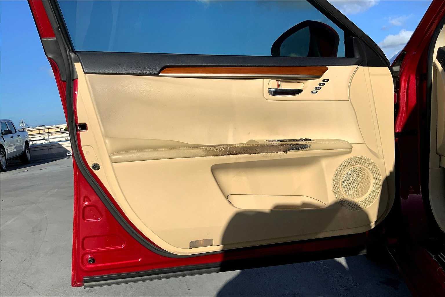 Thumbnail: 2014 Lexus ES - 27