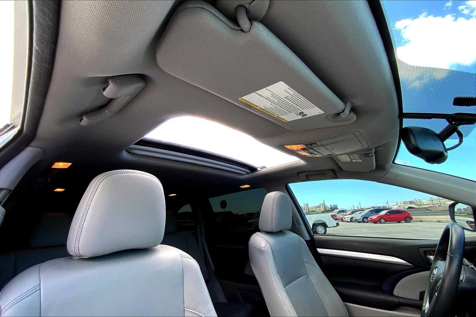 Thumbnail: 2016 Toyota Highlander - 30
