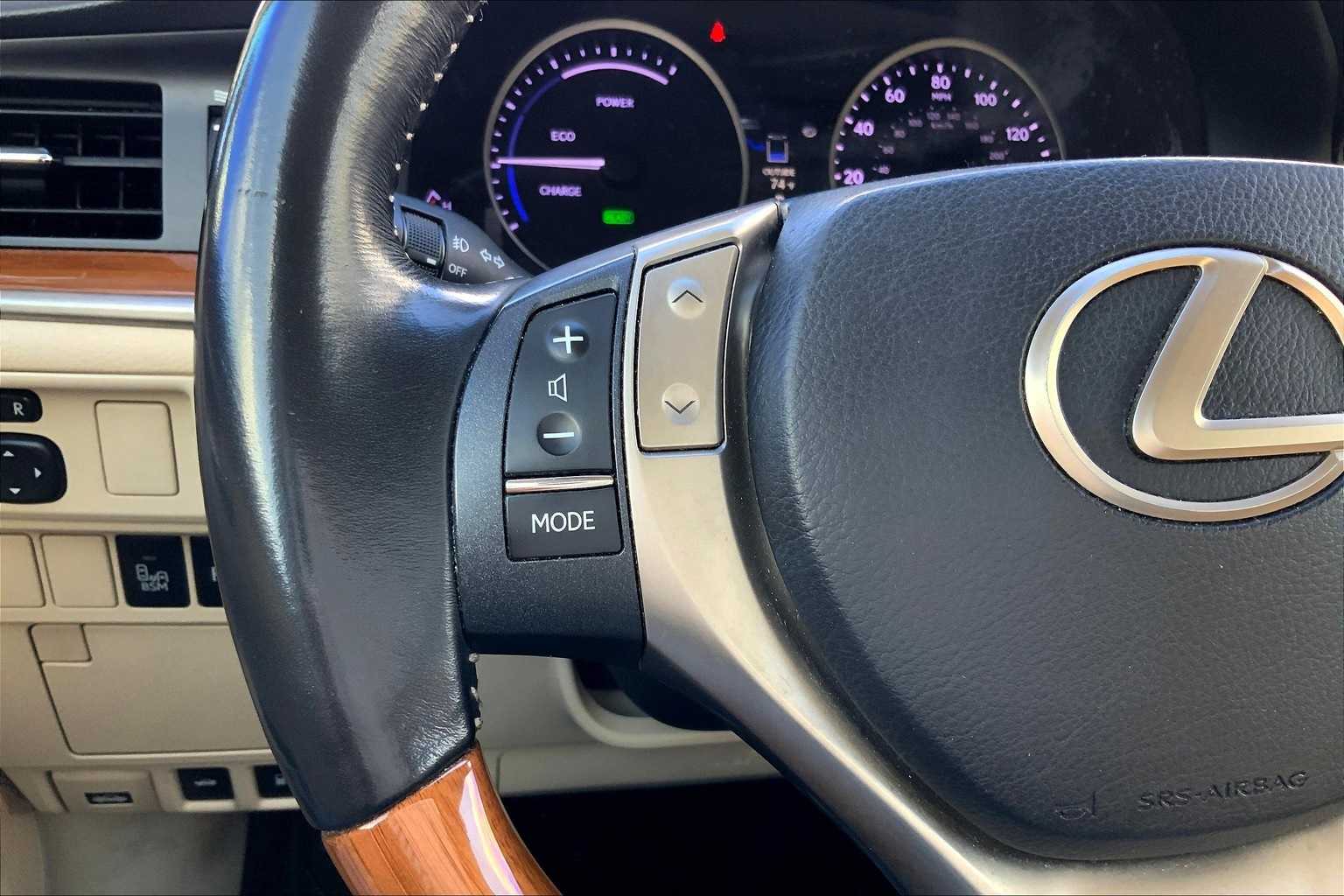 Thumbnail: 2014 Lexus ES - 24