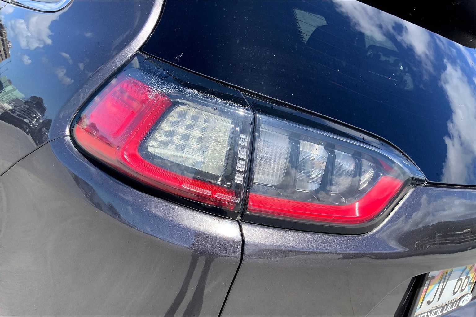 Thumbnail: 2019 Jeep Cherokee - 32