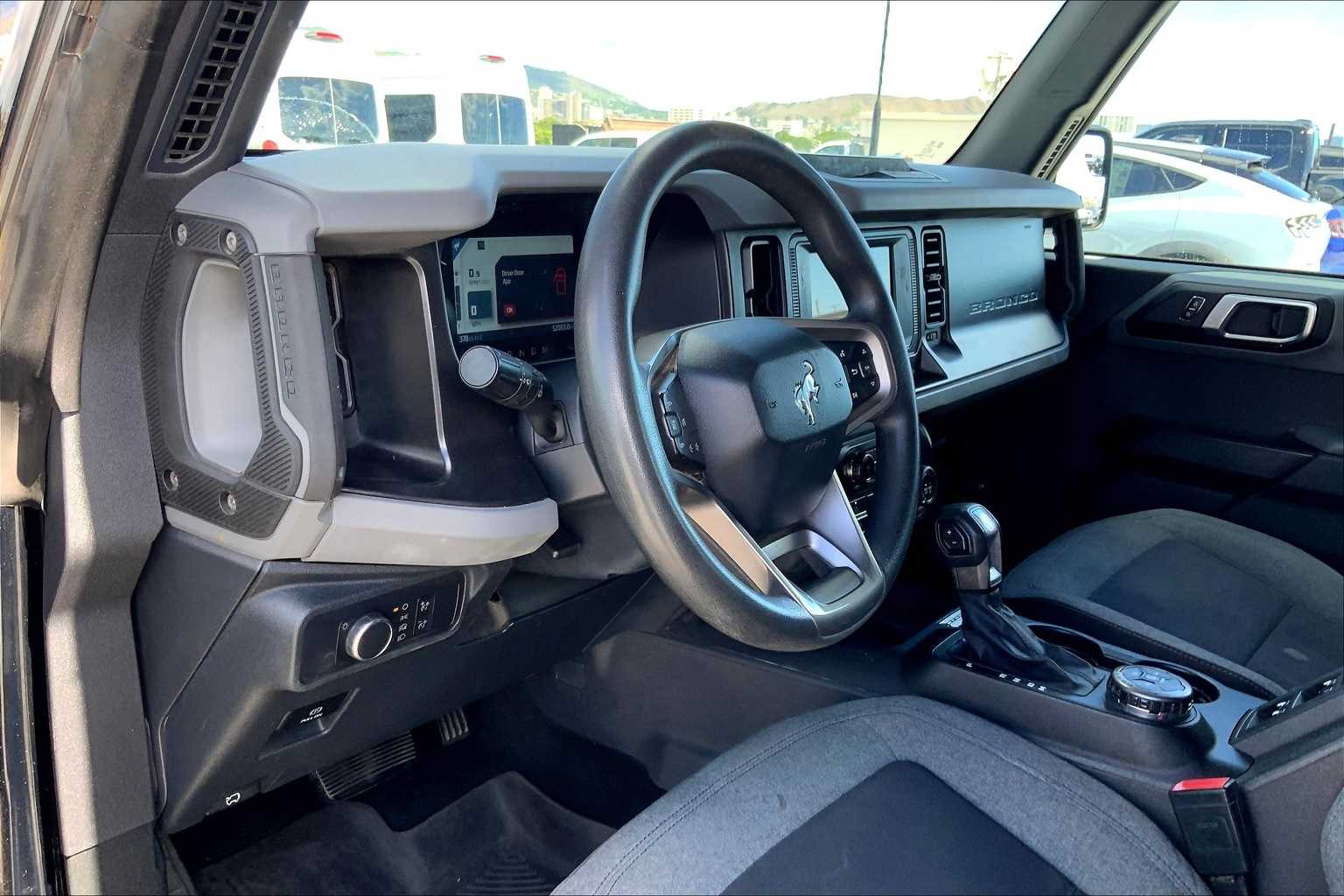 2022 Ford Bronco Base photo 2