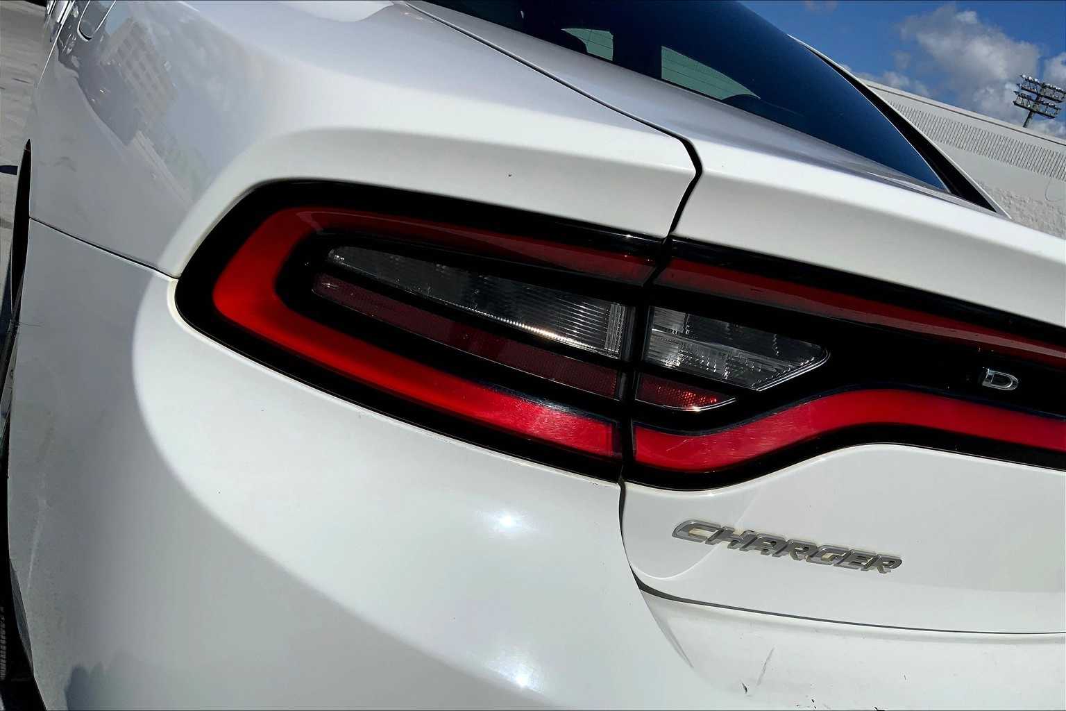 Thumbnail: 2021 Dodge Charger - 32