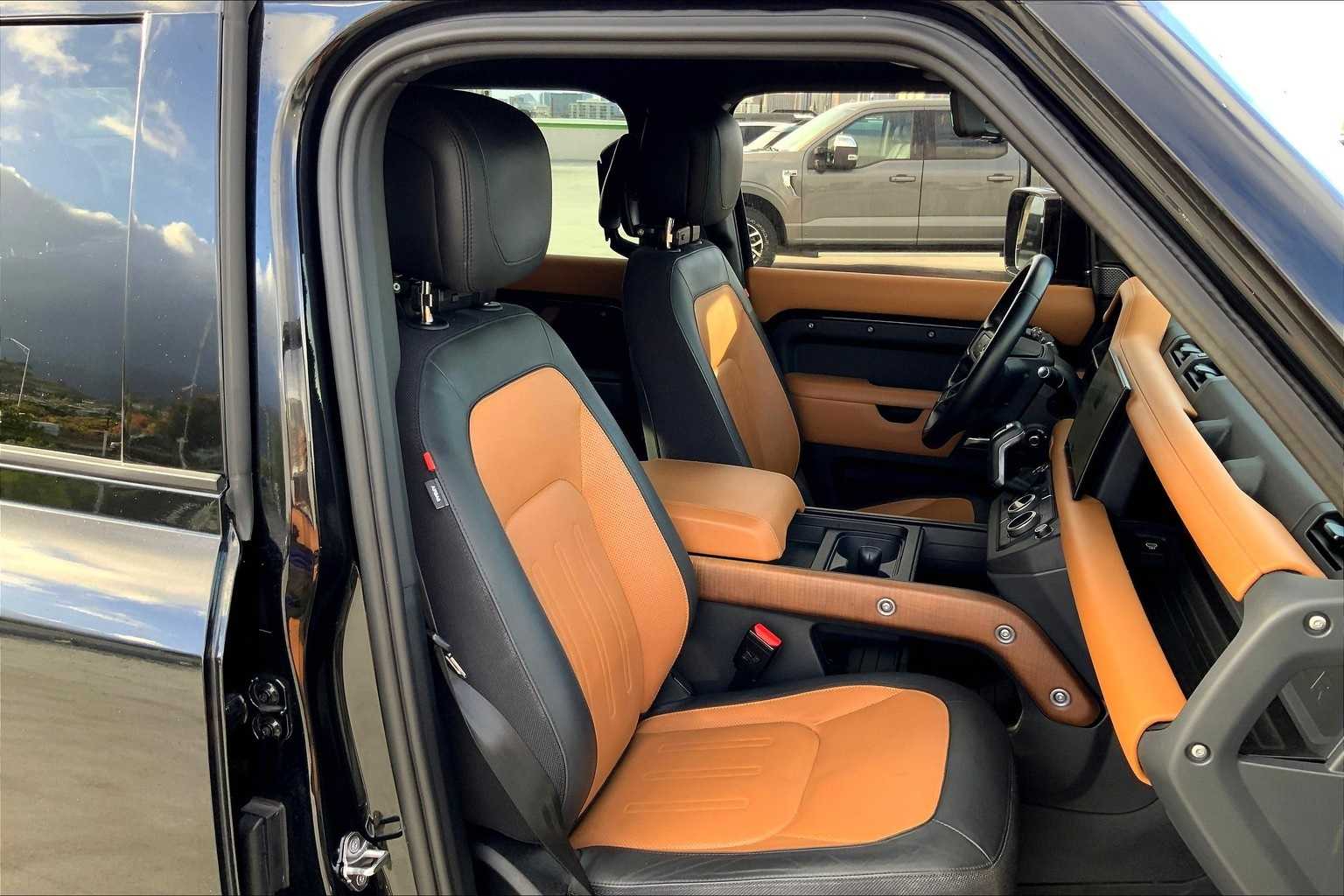 Thumbnail: 2023 Land Rover Defender - 13