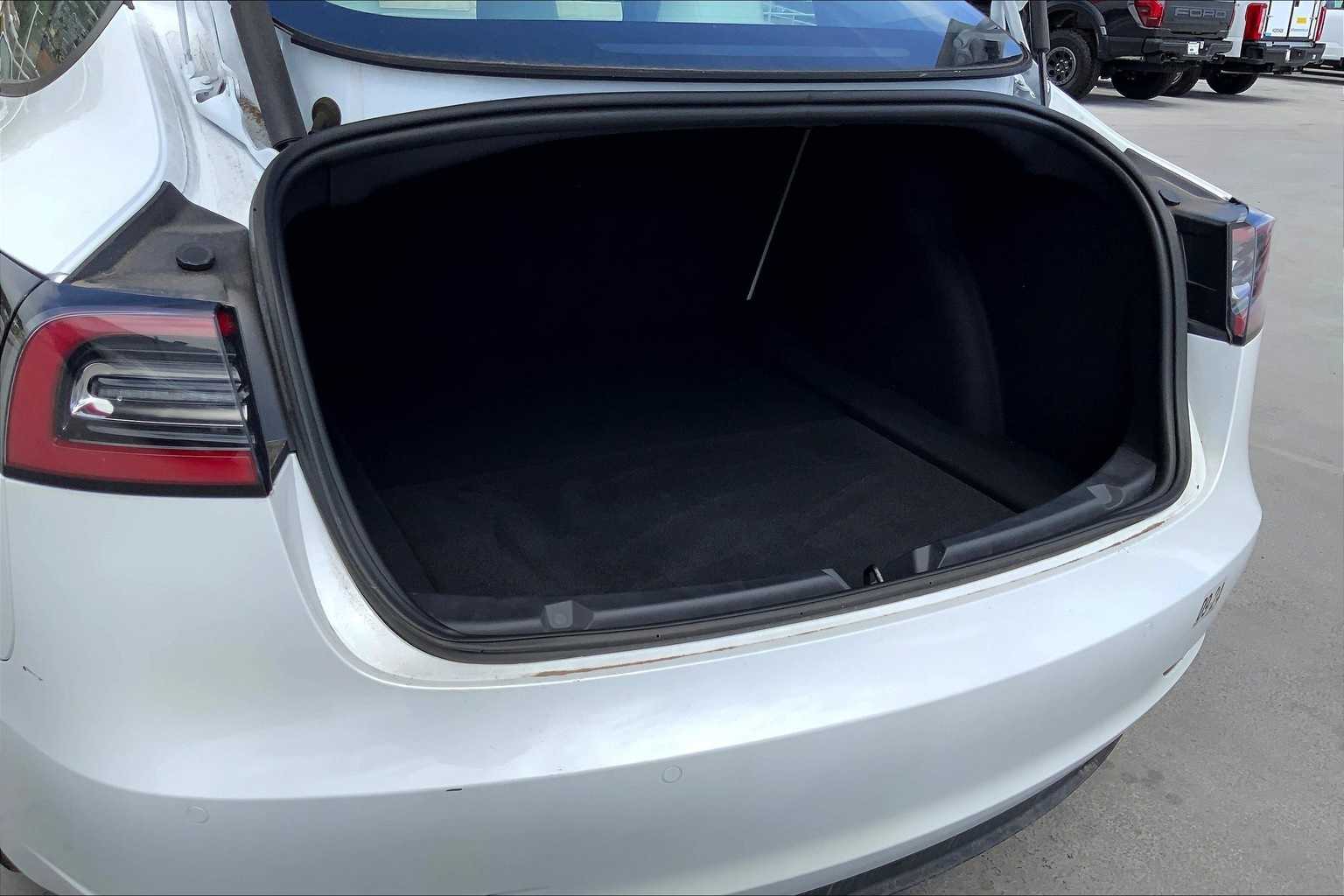 Thumbnail: 2022 Tesla Model 3 - 18