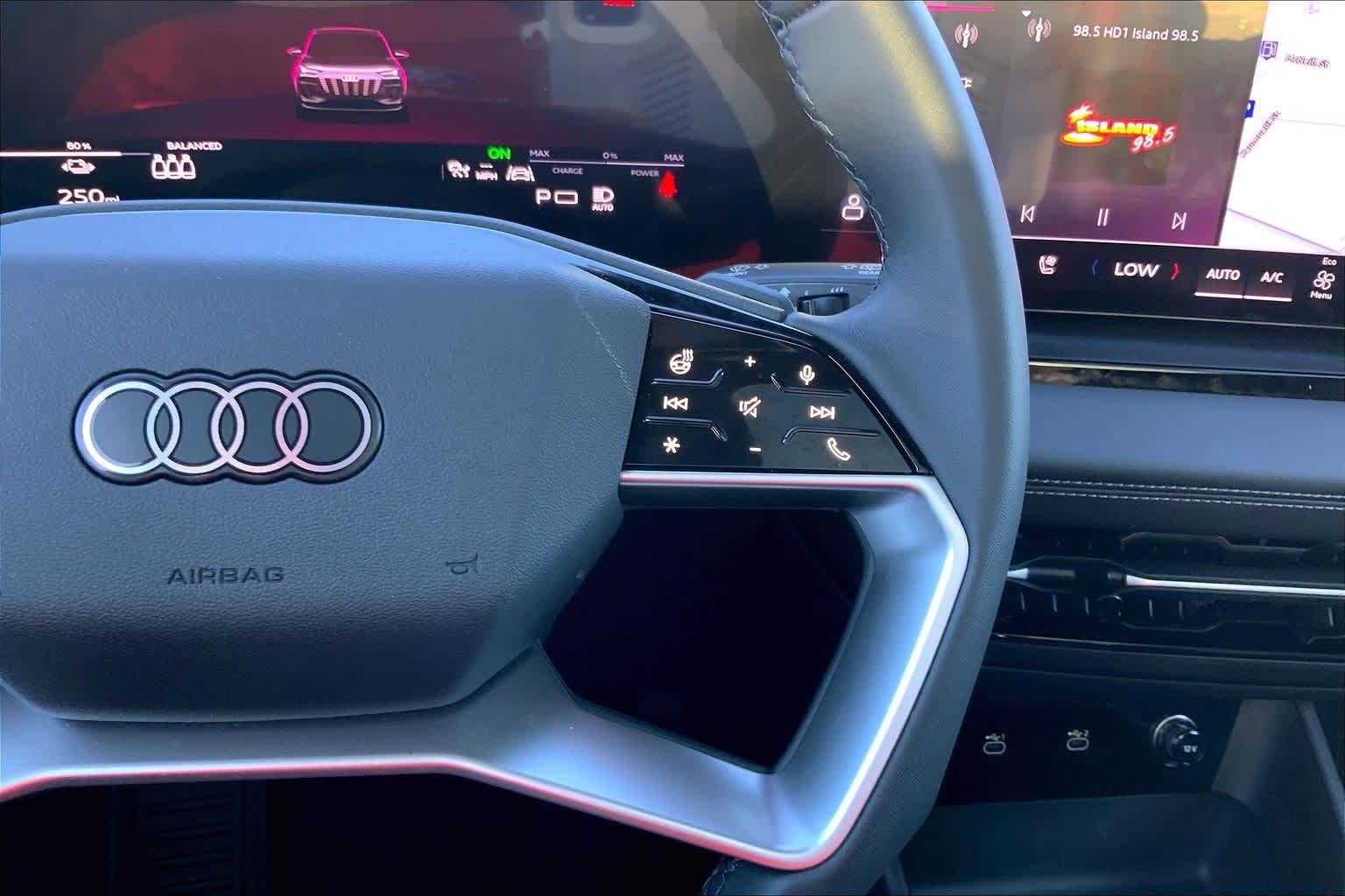 Thumbnail: 2025 Audi Q6 e-tron - 25