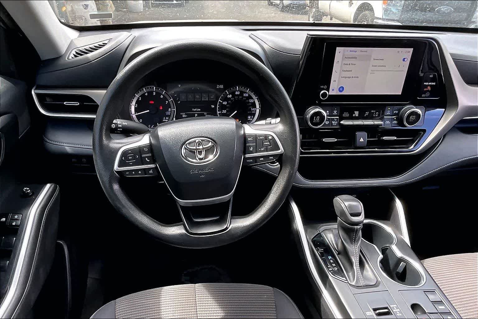 Thumbnail: 2023 Toyota Highlander - 14