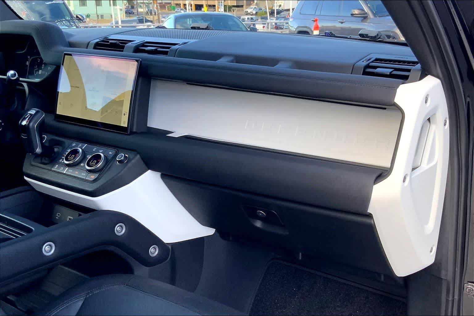 Thumbnail: 2022 Land Rover Defender - 23