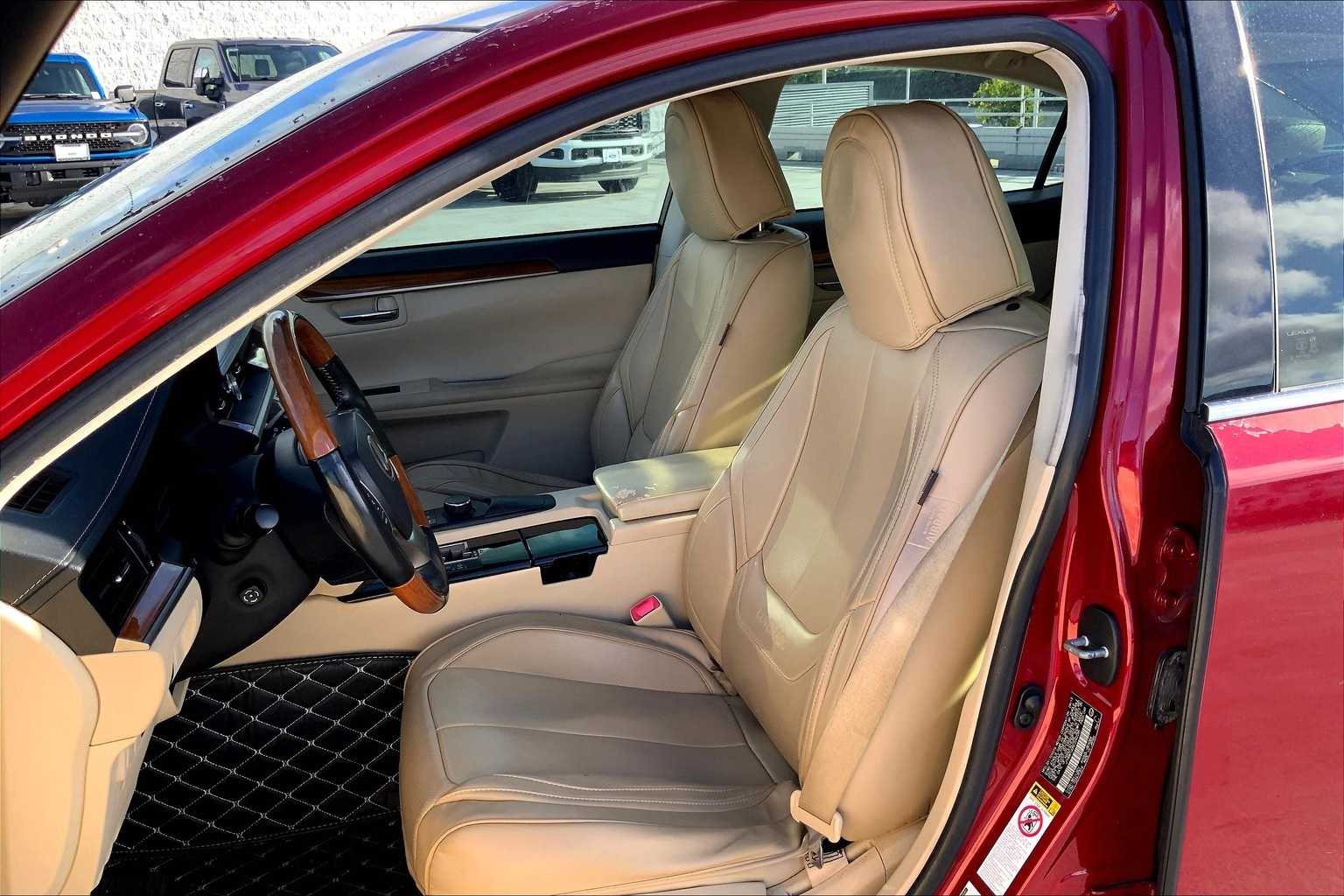 Thumbnail: 2014 Lexus ES - 11