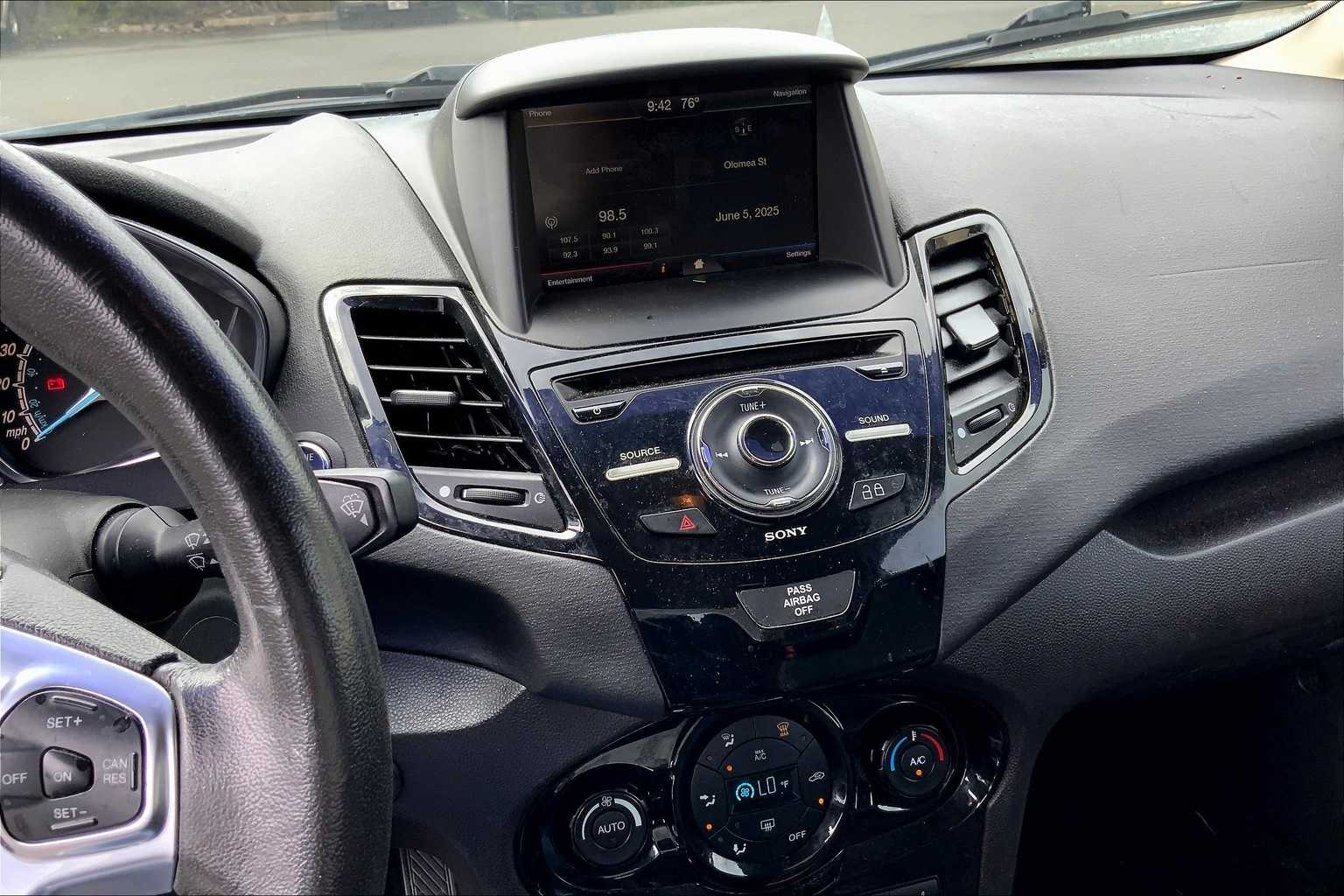 Thumbnail: 2014 Ford Fiesta - 15