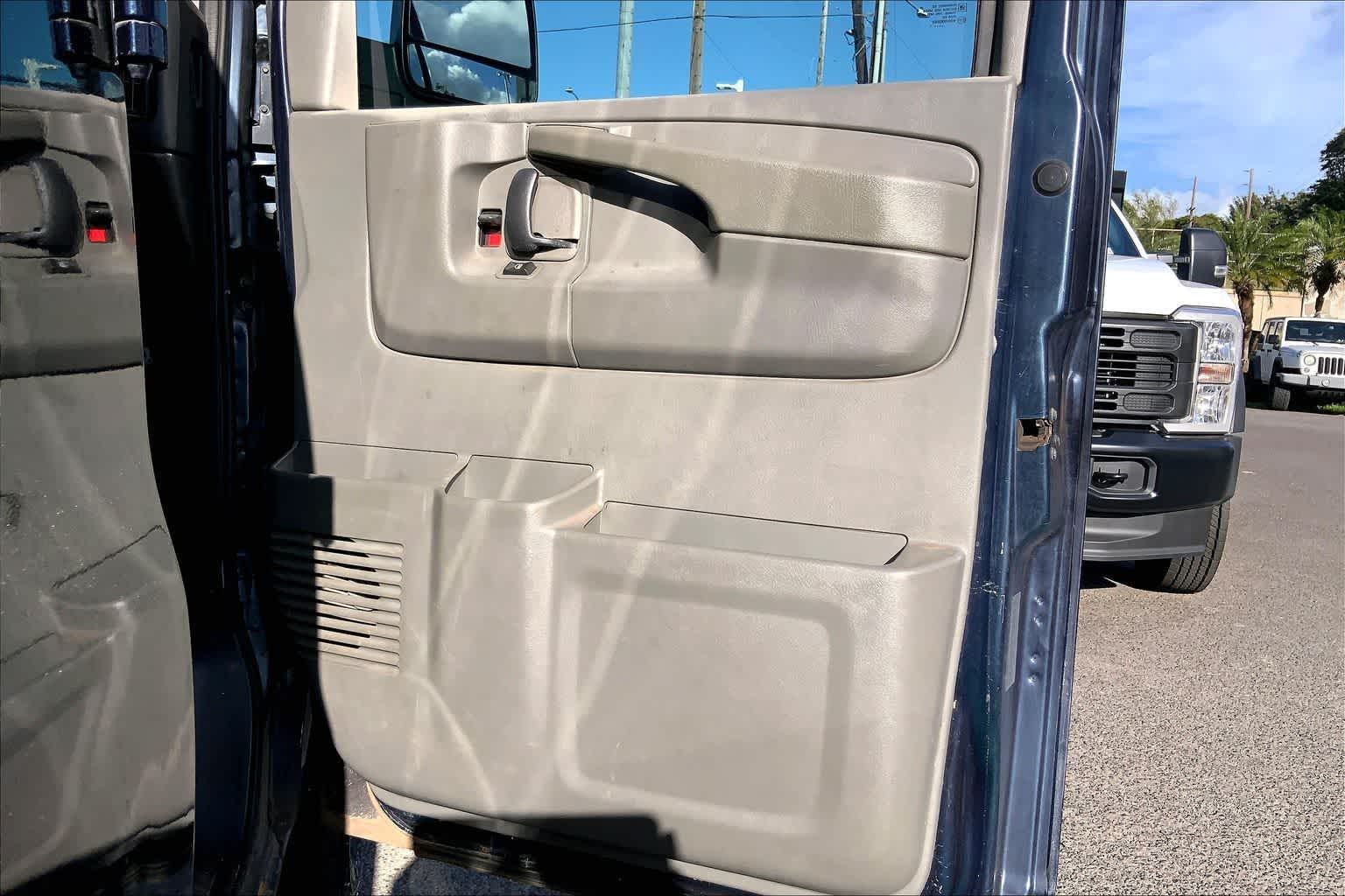 Thumbnail: 2011 Chevrolet Express - 28