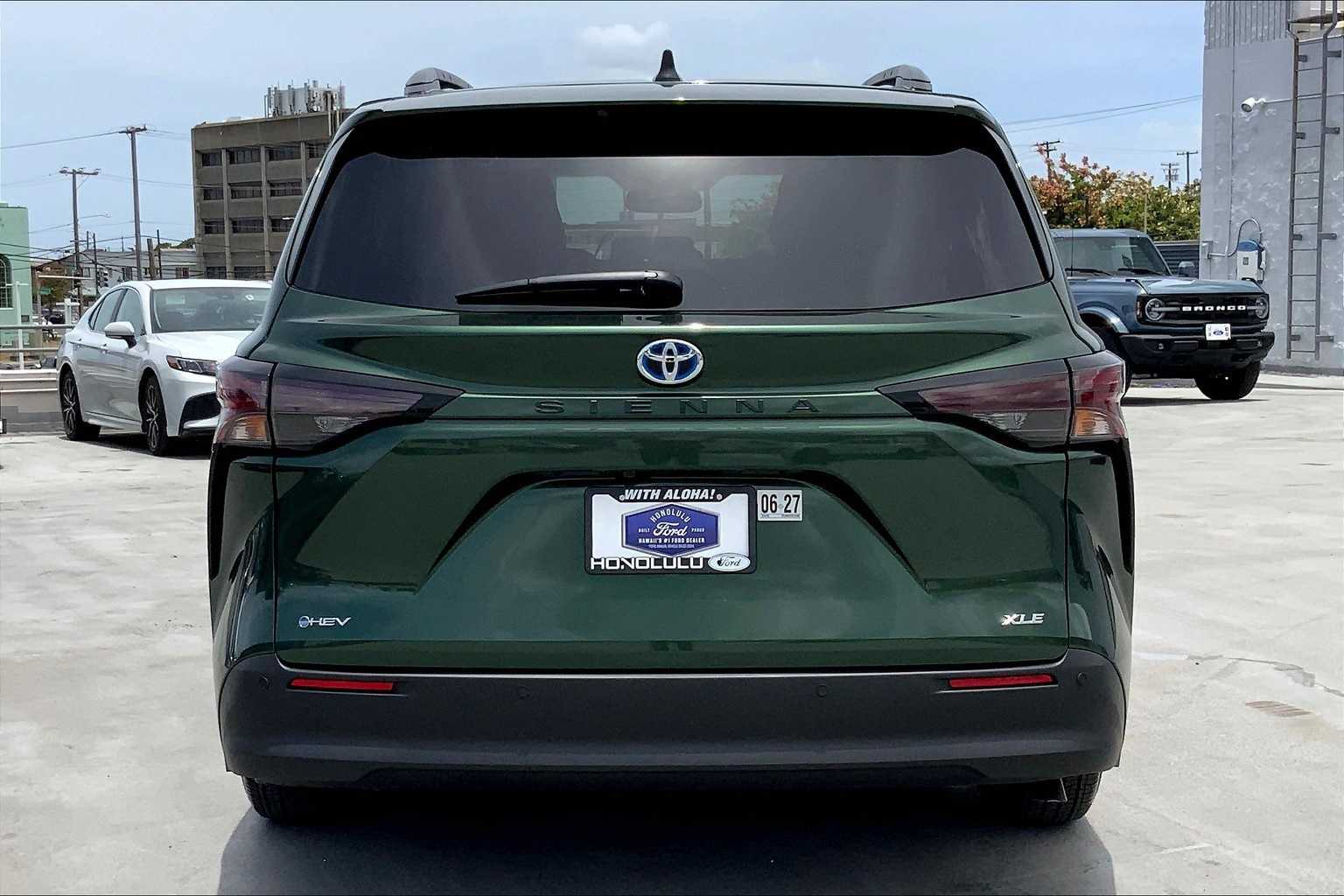 Thumbnail: 2025 Toyota Sienna - 5