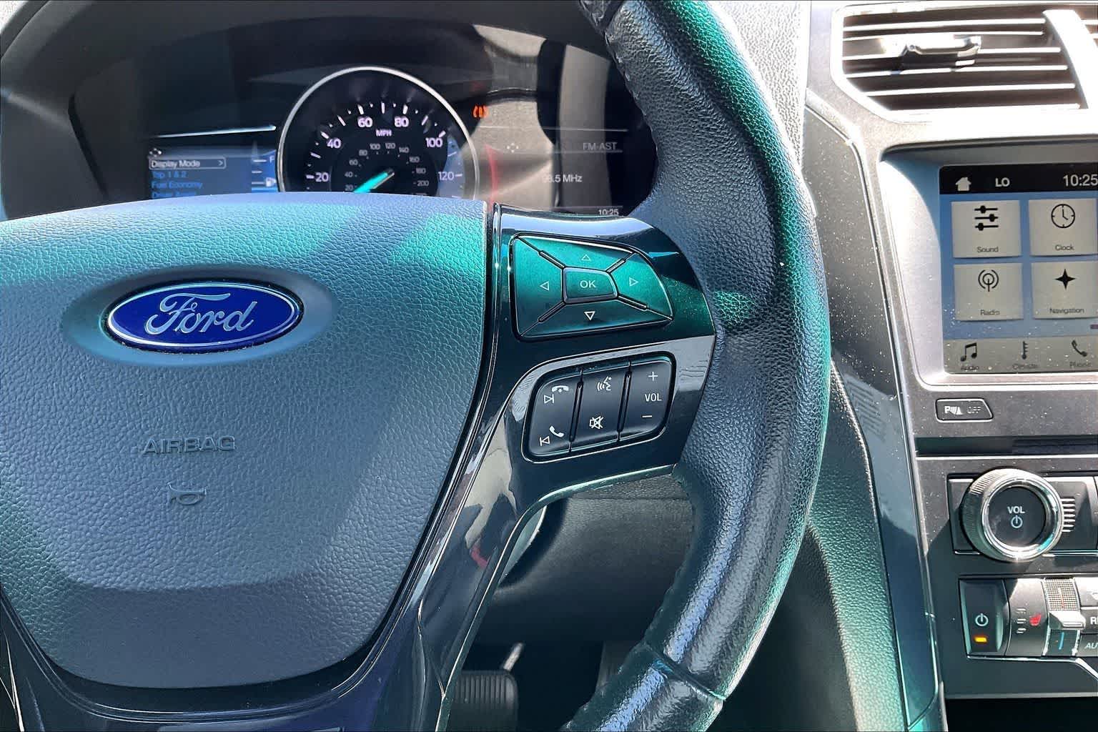 Thumbnail: 2018 Ford Explorer - 25