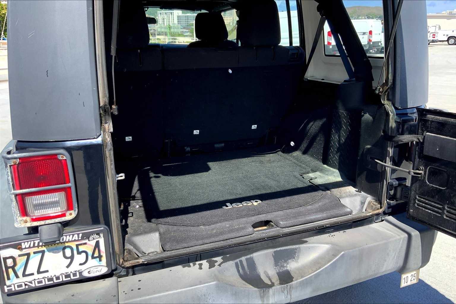 Thumbnail: 2013 Jeep Wrangler - 18