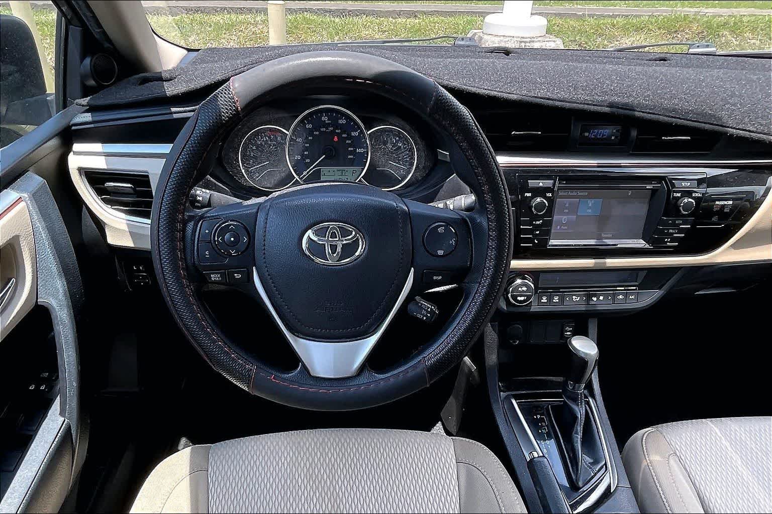 Thumbnail: 2016 Toyota Corolla - 13