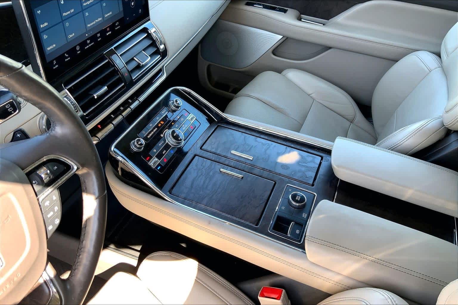 Thumbnail: 2022 Lincoln Navigator - 16