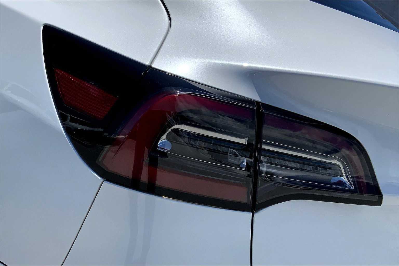 Thumbnail: 2019 Tesla Model 3 - 32
