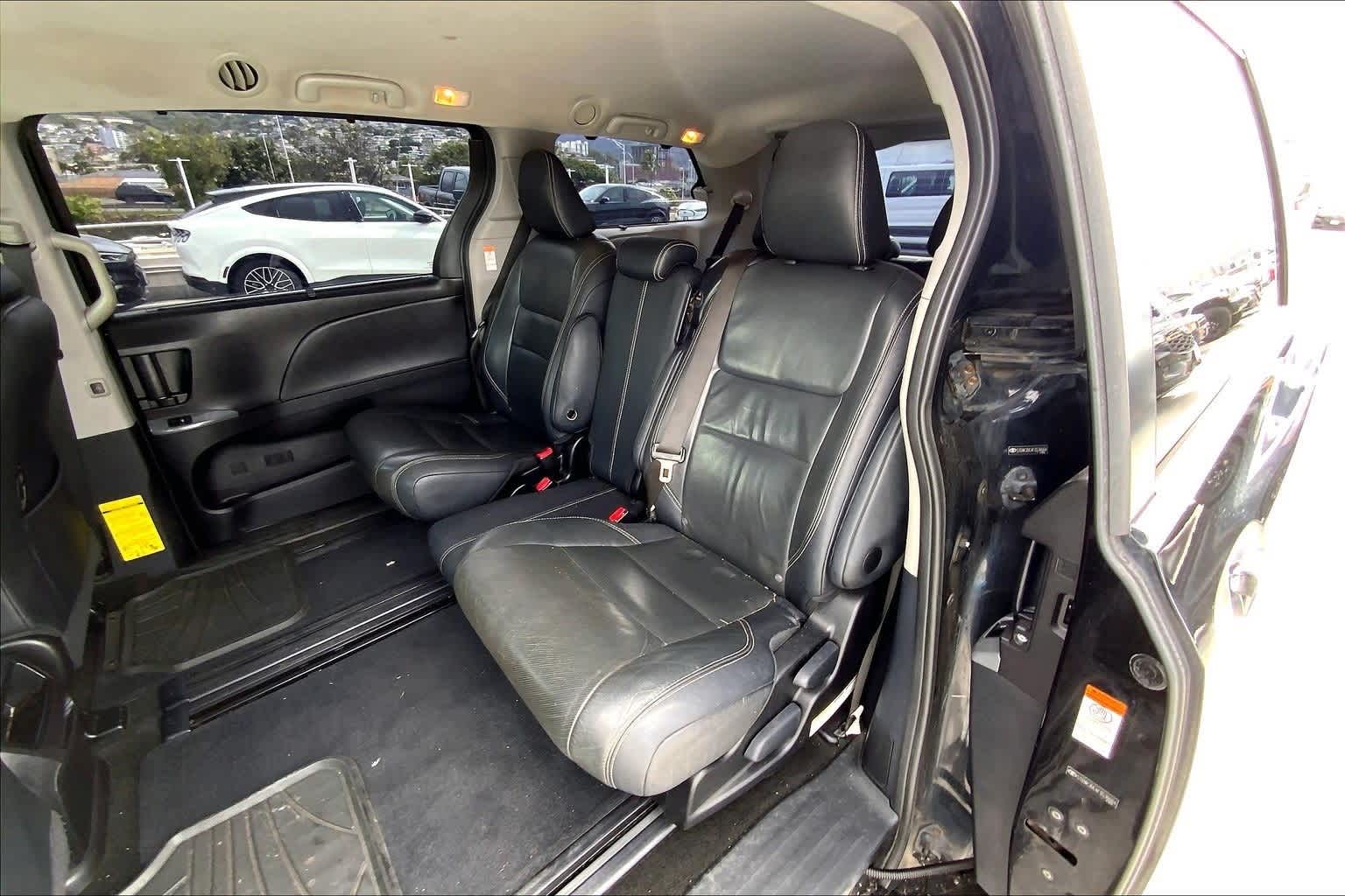 Thumbnail: 2015 Toyota Sienna - 29