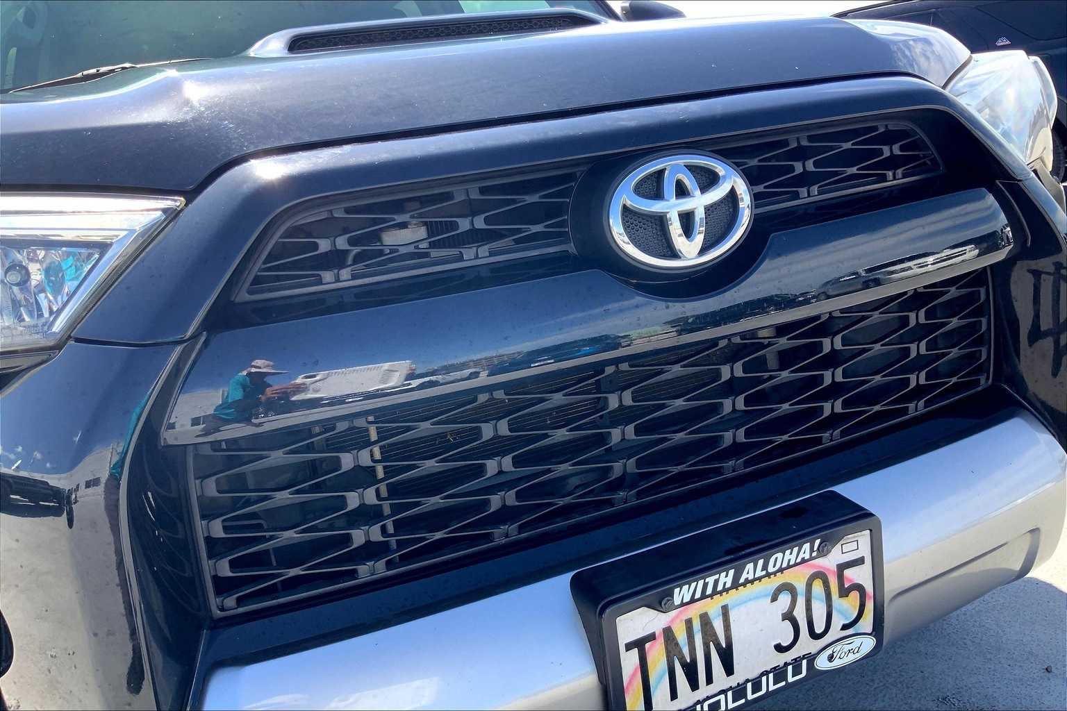 Thumbnail: 2018 Toyota 4Runner - 33