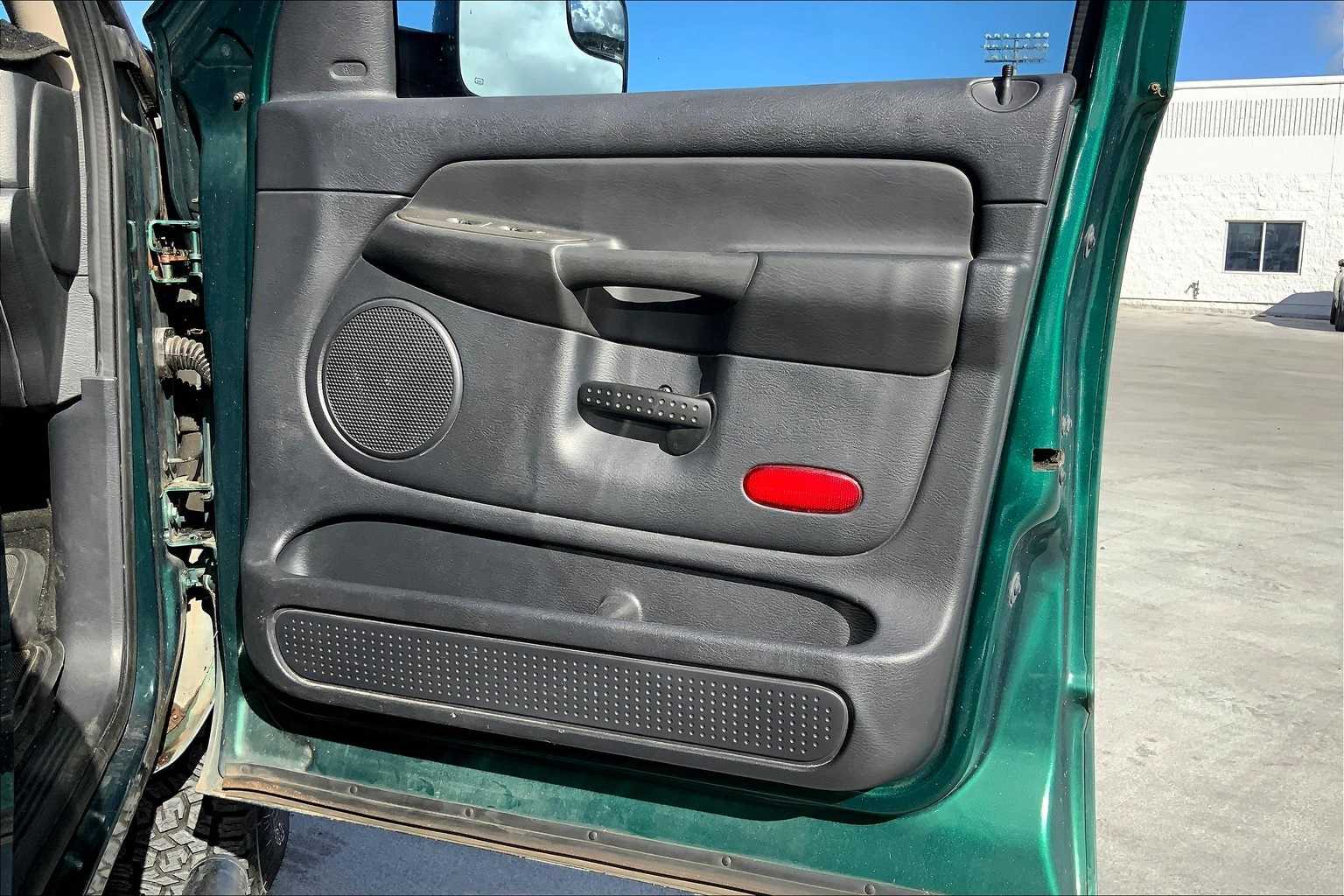 Thumbnail: 2003 Dodge Ram 2500 - 28