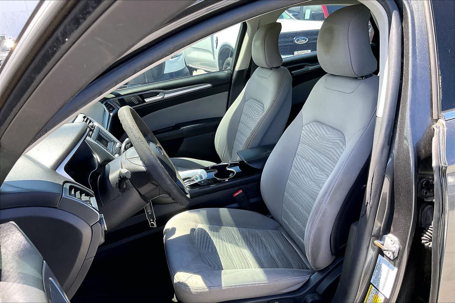 Thumbnail: 2016 Ford Fusion - 10