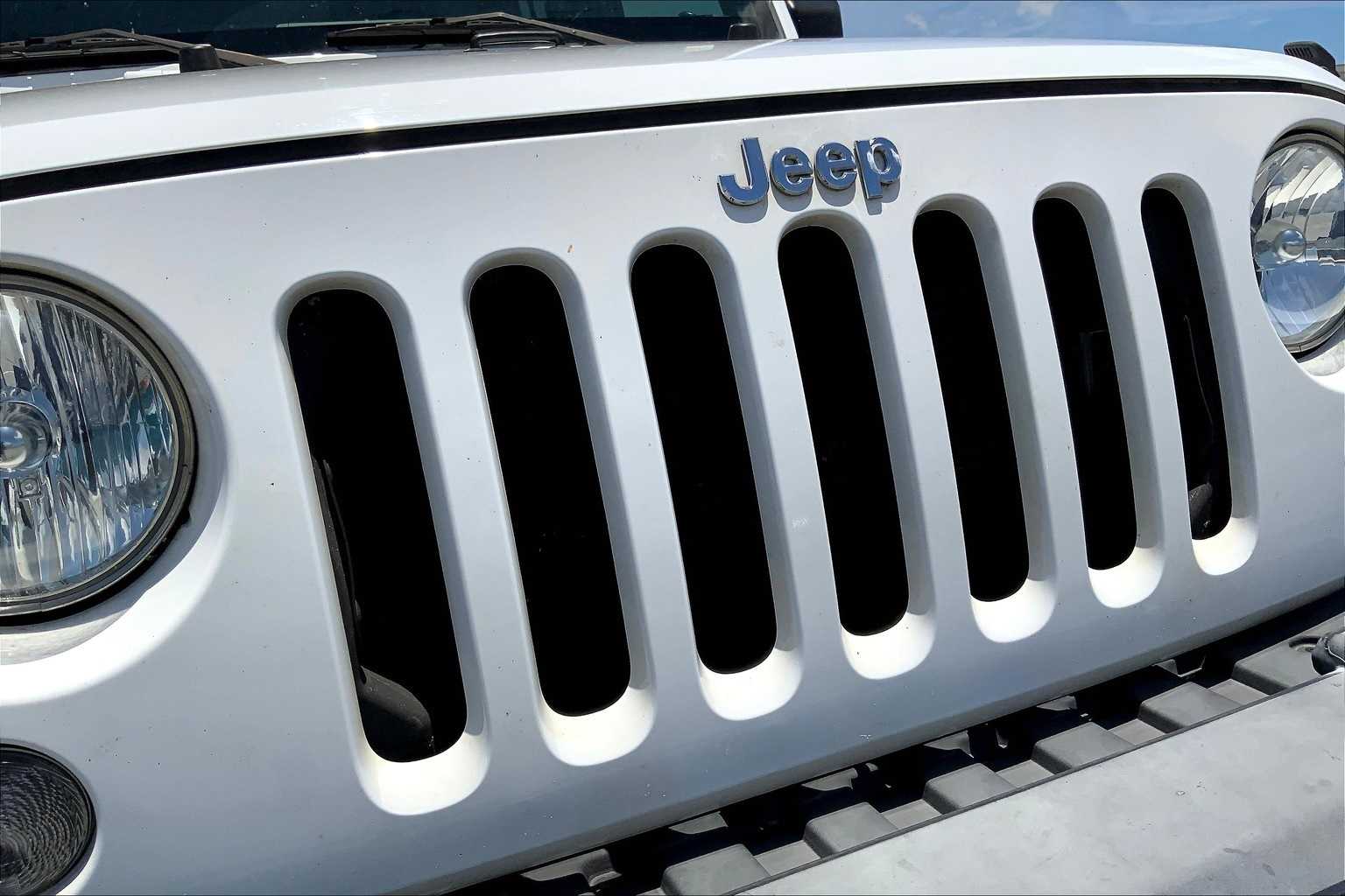 Thumbnail: 2016 Jeep Wrangler - 33