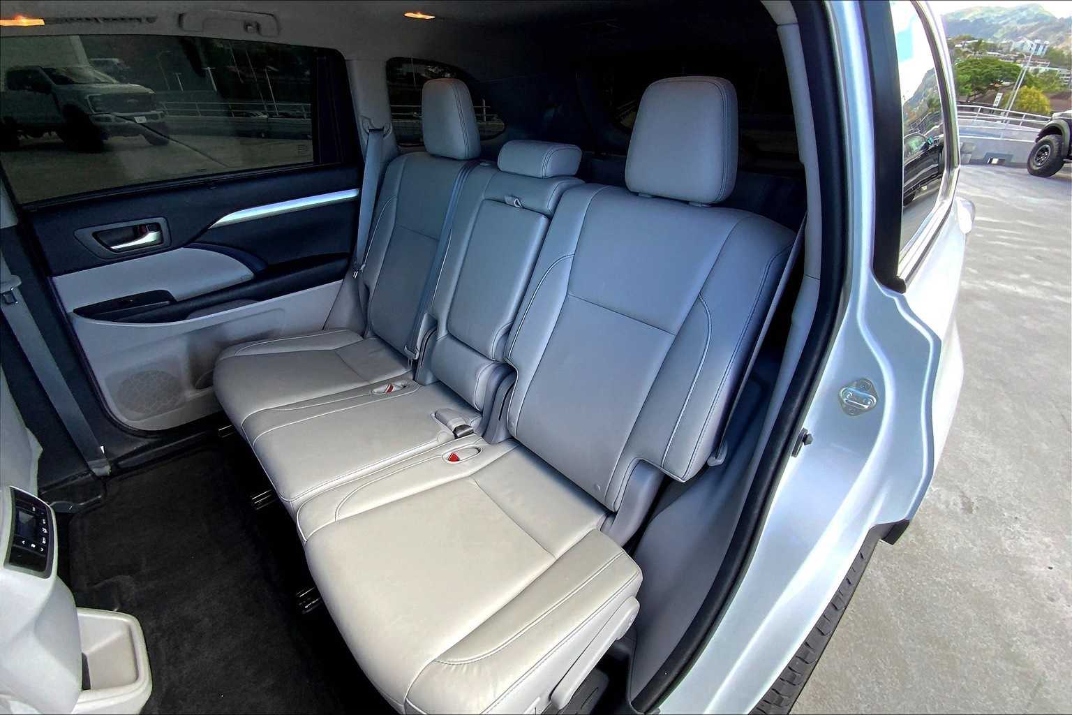 Thumbnail: 2016 Toyota Highlander - 29