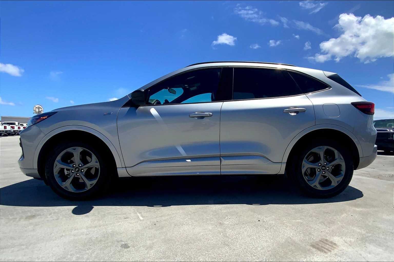 Thumbnail: 2023 Ford Escape - 3