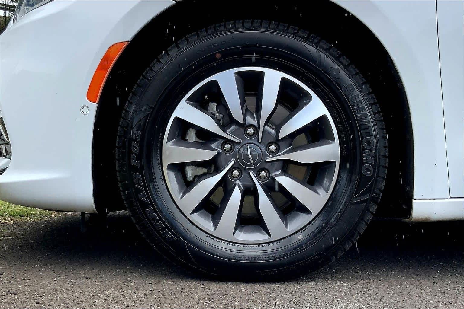 Thumbnail: 2021 Chrysler Pacifica - 8