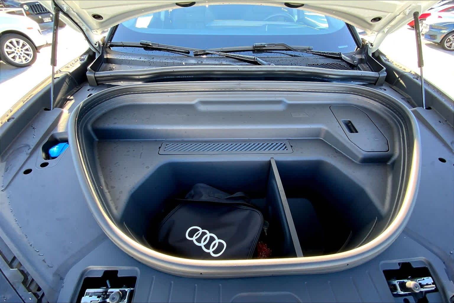 Thumbnail: 2025 Audi Q6 e-tron - 9