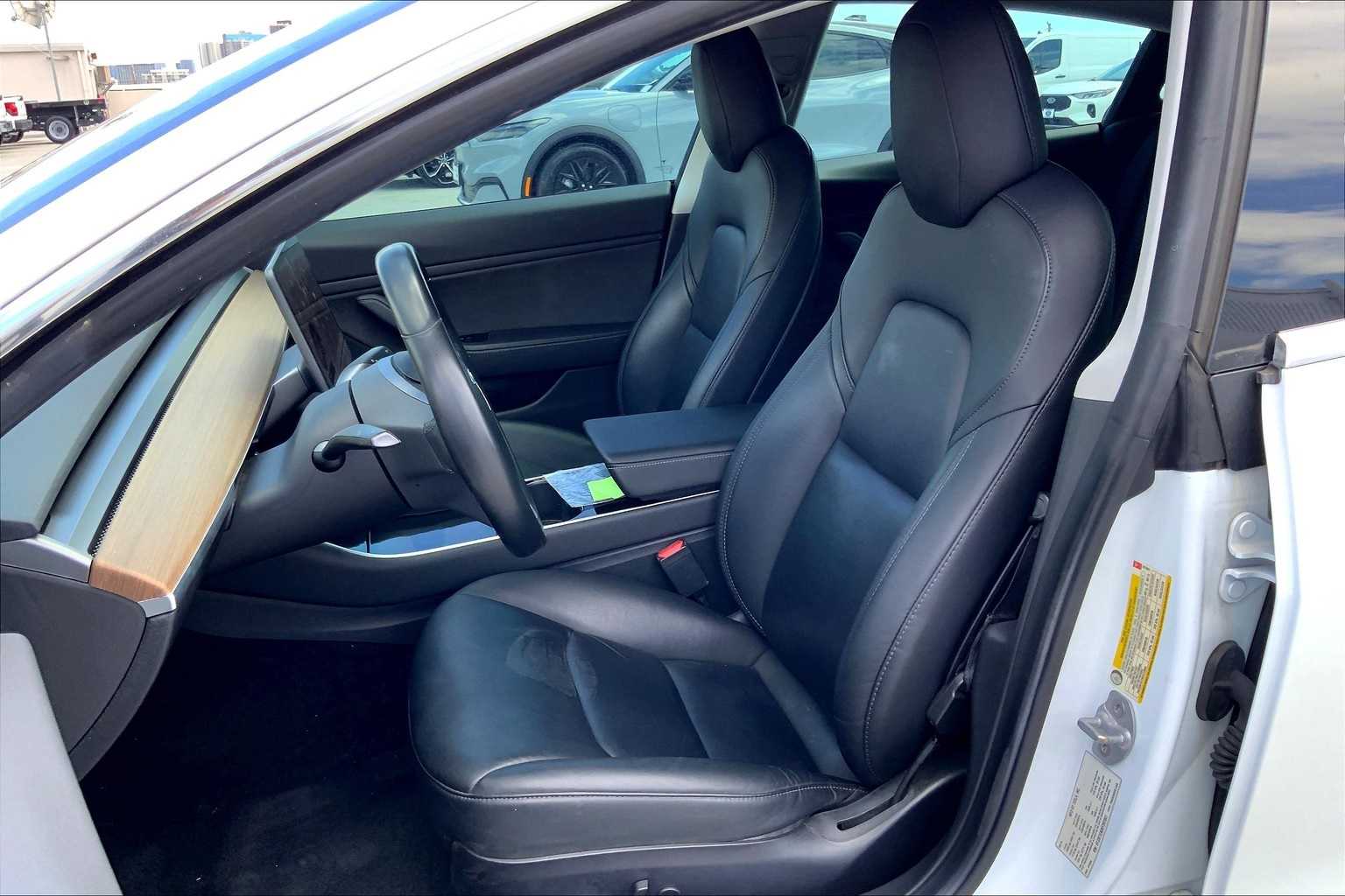 Thumbnail: 2019 Tesla Model 3 - 11