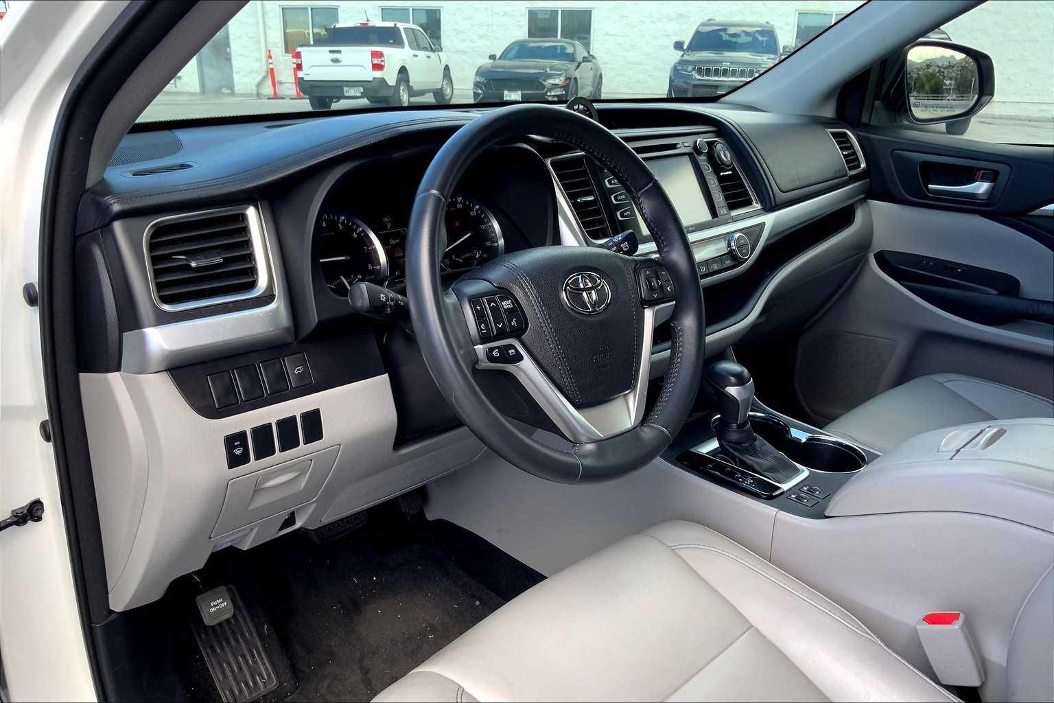 Thumbnail: 2016 Toyota Highlander - 2