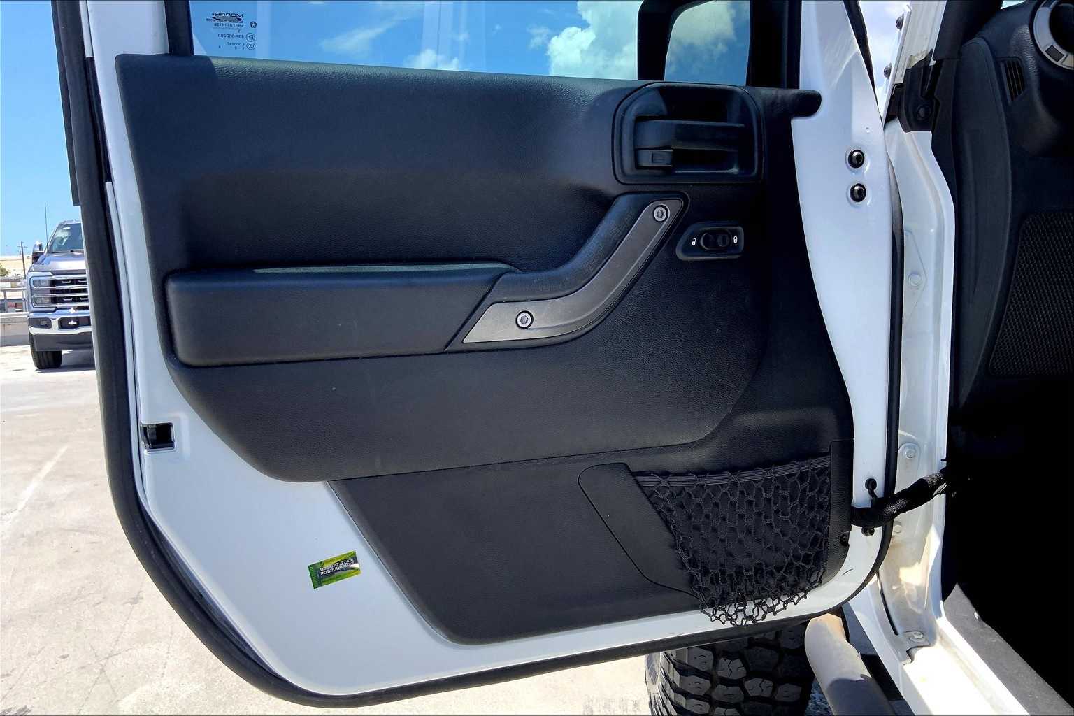Thumbnail: 2016 Jeep Wrangler - 27
