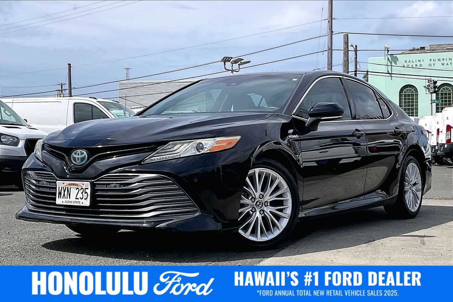 2018 Toyota Camry Hybrid at Honolulu Ford, photo 1