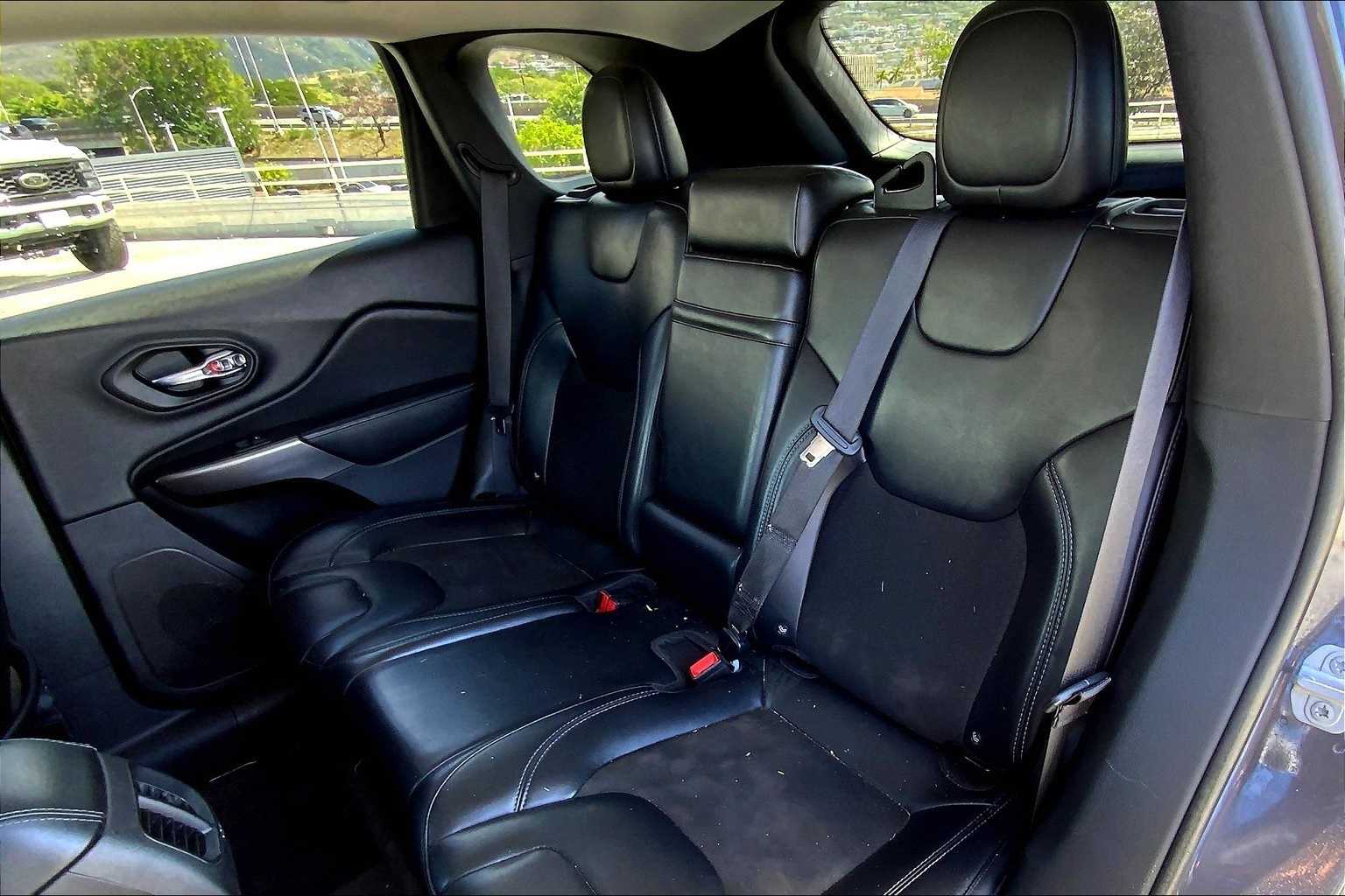 Thumbnail: 2019 Jeep Cherokee - 29