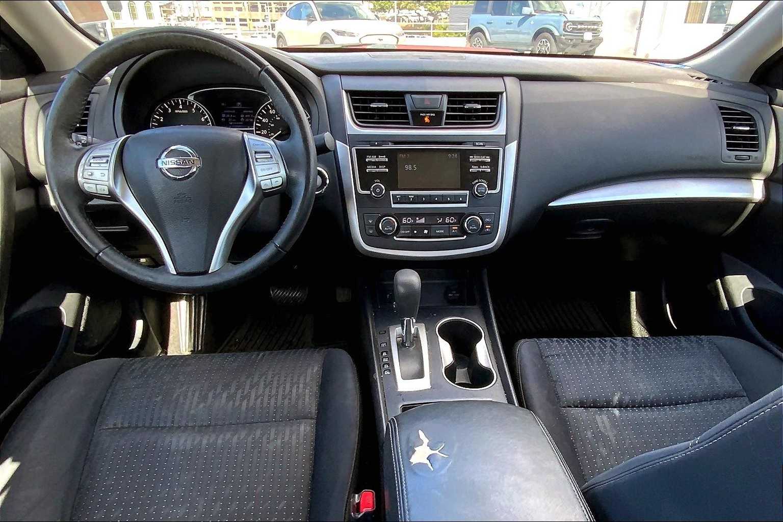 Thumbnail: 2016 Nissan Altima - 10