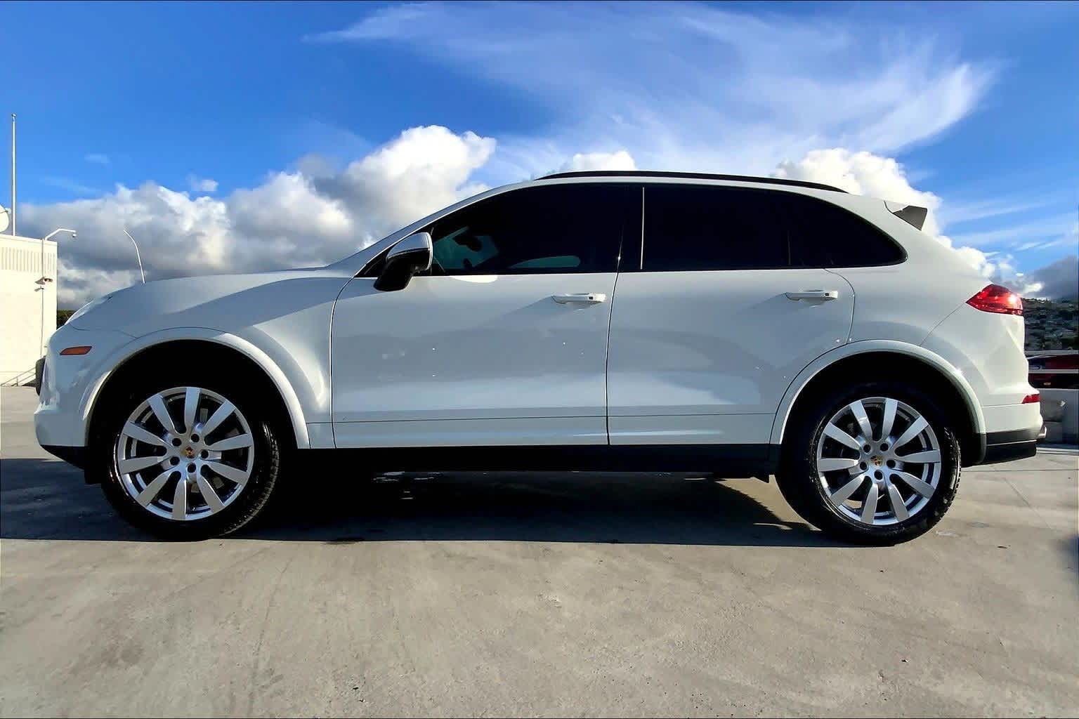 2018 Porsche Cayenne Platinum Edition photo 3