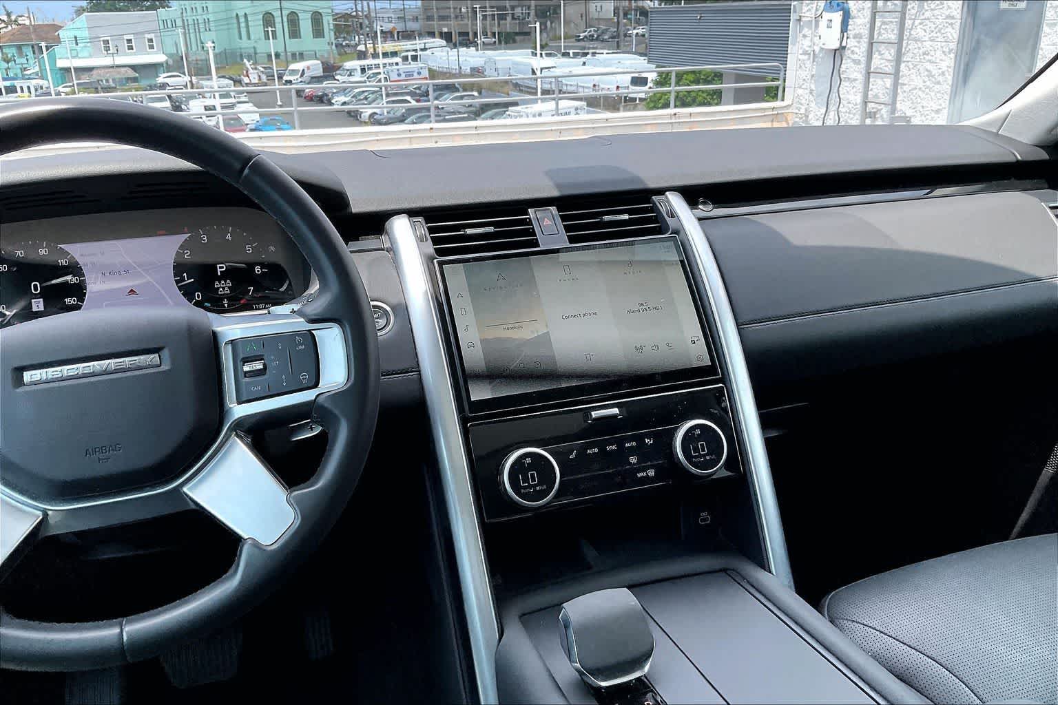 Thumbnail: 2024 Land Rover Discovery - 15