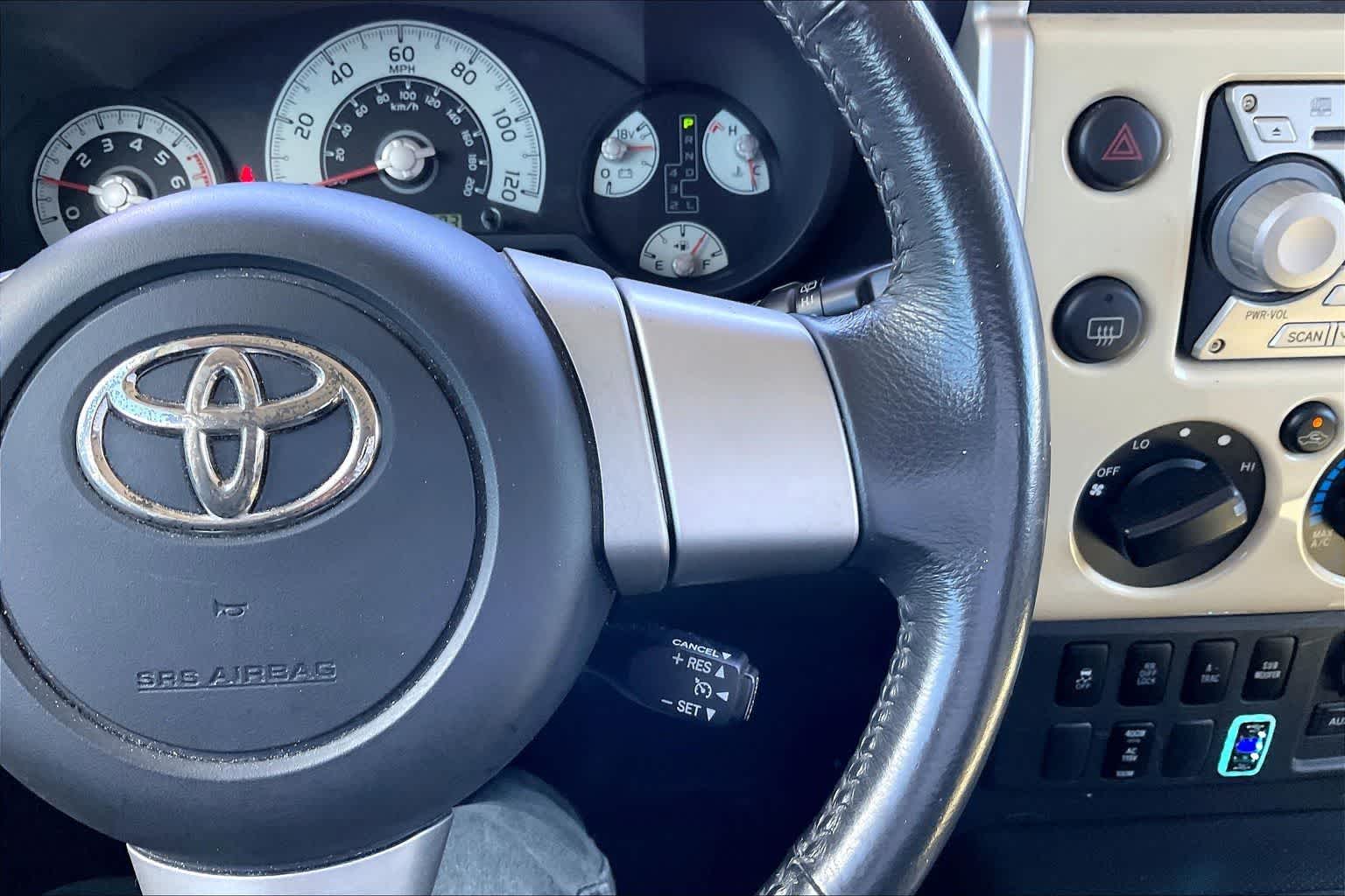 Thumbnail: 2010 Toyota FJ Cruiser - 25