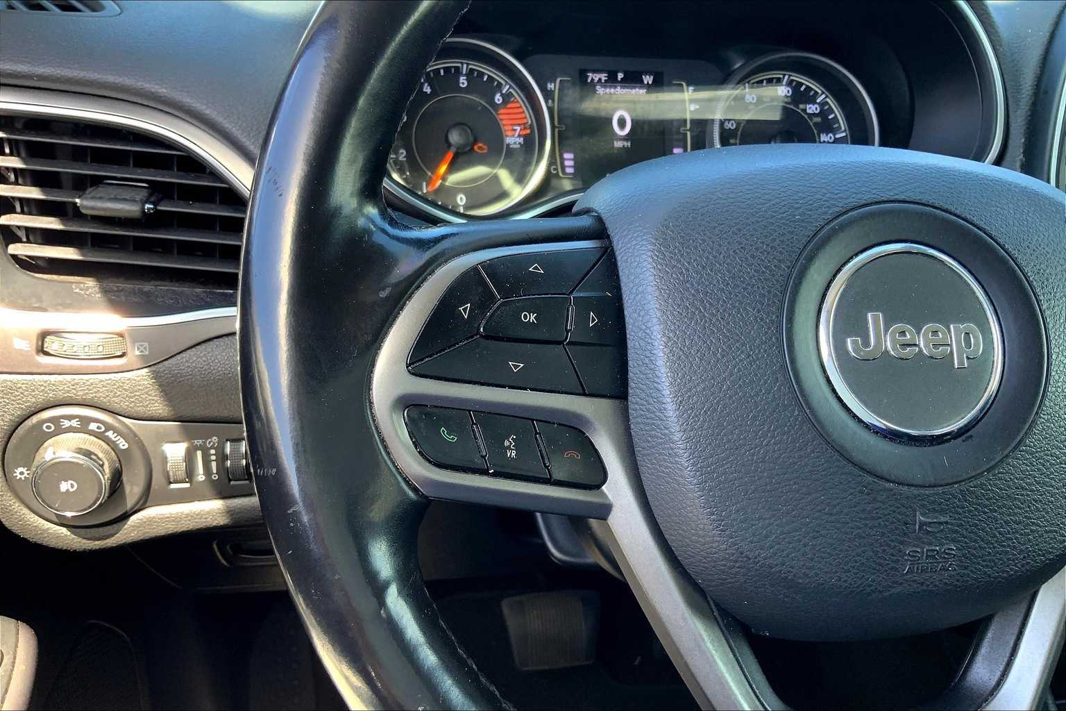 Thumbnail: 2019 Jeep Cherokee - 24