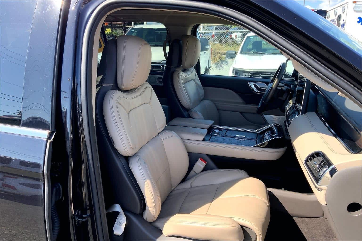 Thumbnail: 2022 Lincoln Navigator - 13