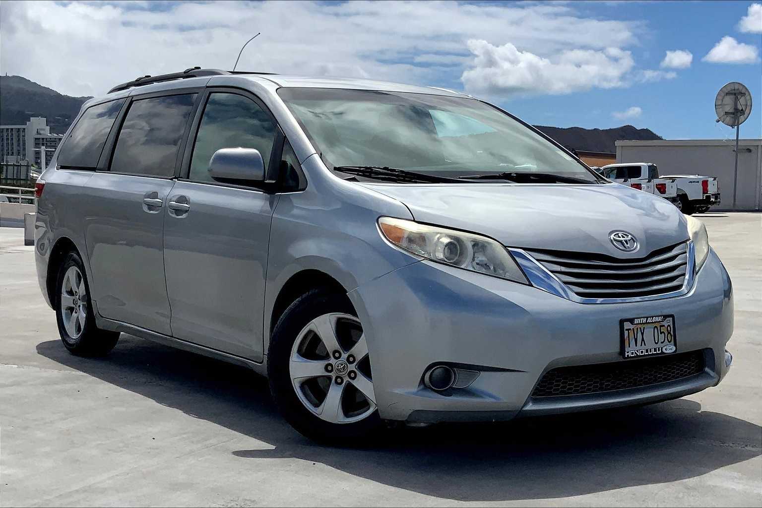 Thumbnail: 2016 Toyota Sienna - 21