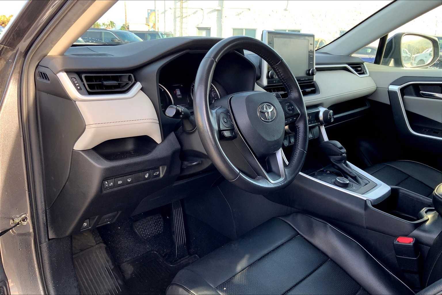 Thumbnail: 2022 Toyota RAV4 - 2