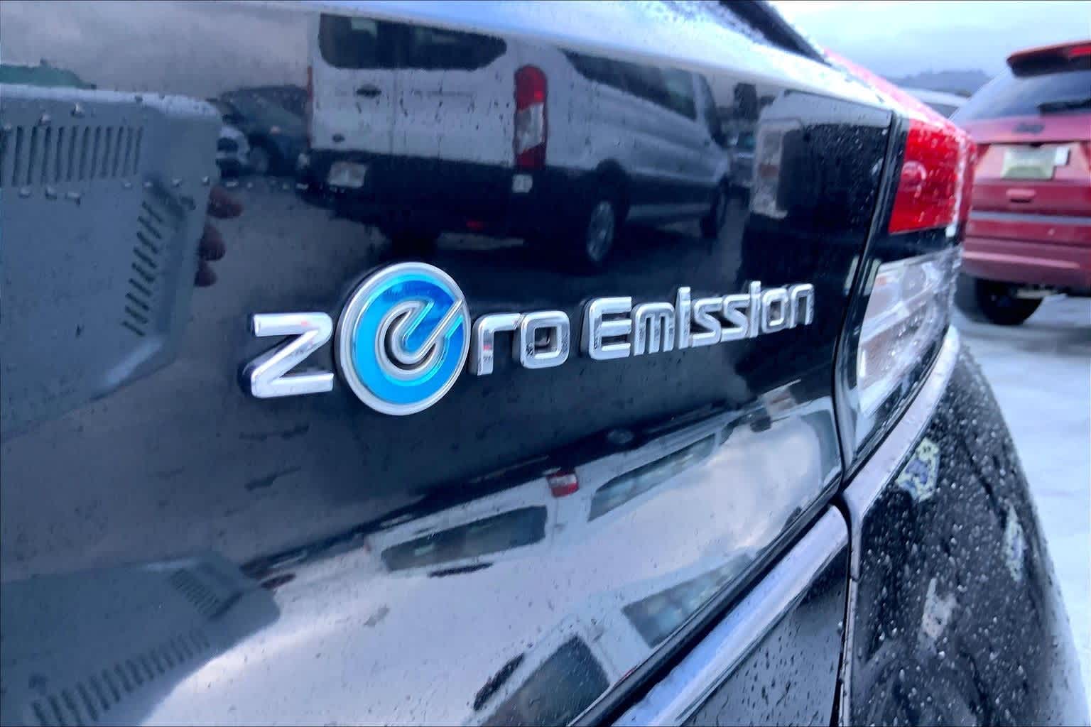 Thumbnail: 2022 Nissan Leaf - 7