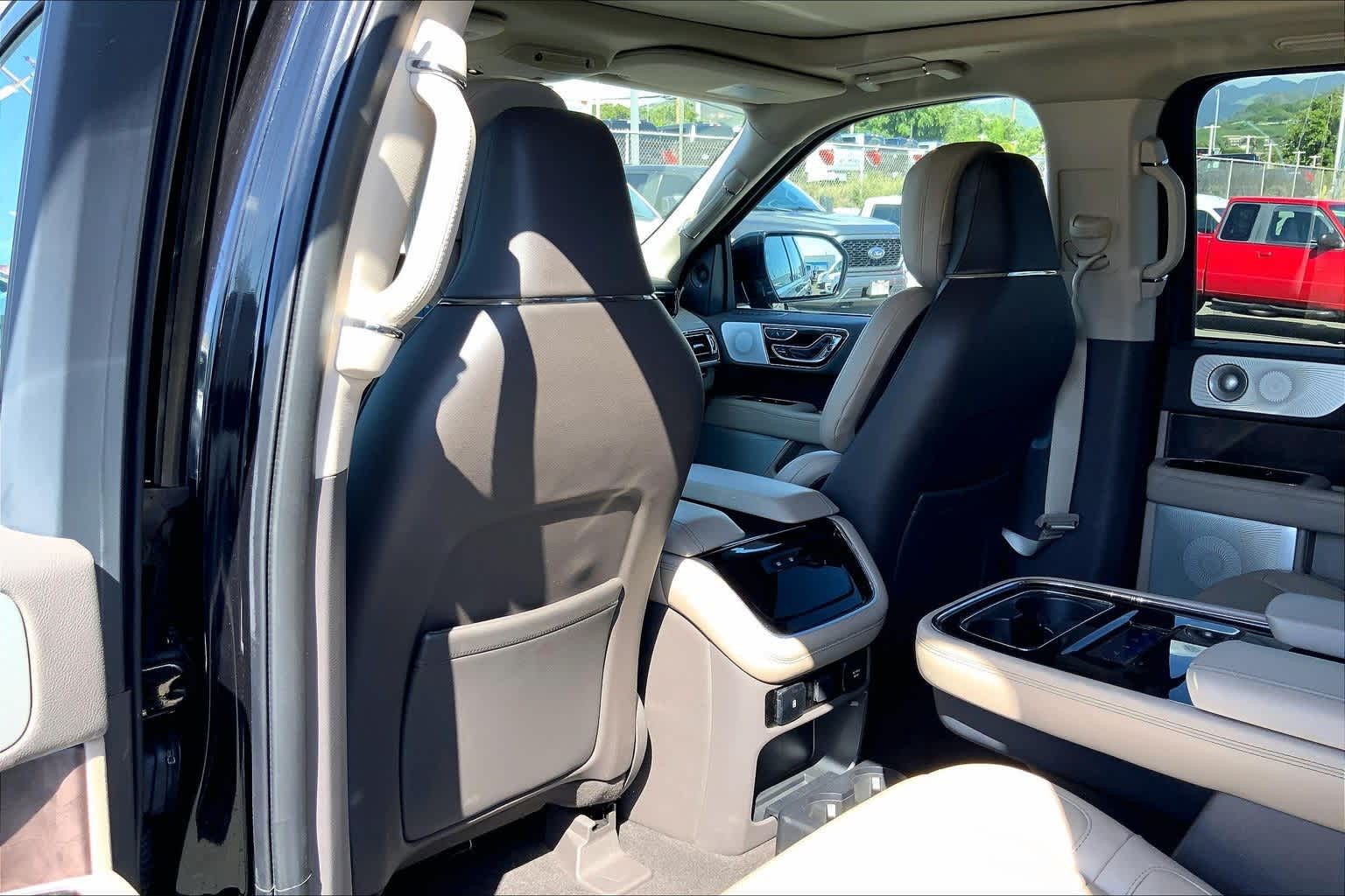 Thumbnail: 2022 Lincoln Navigator - 12