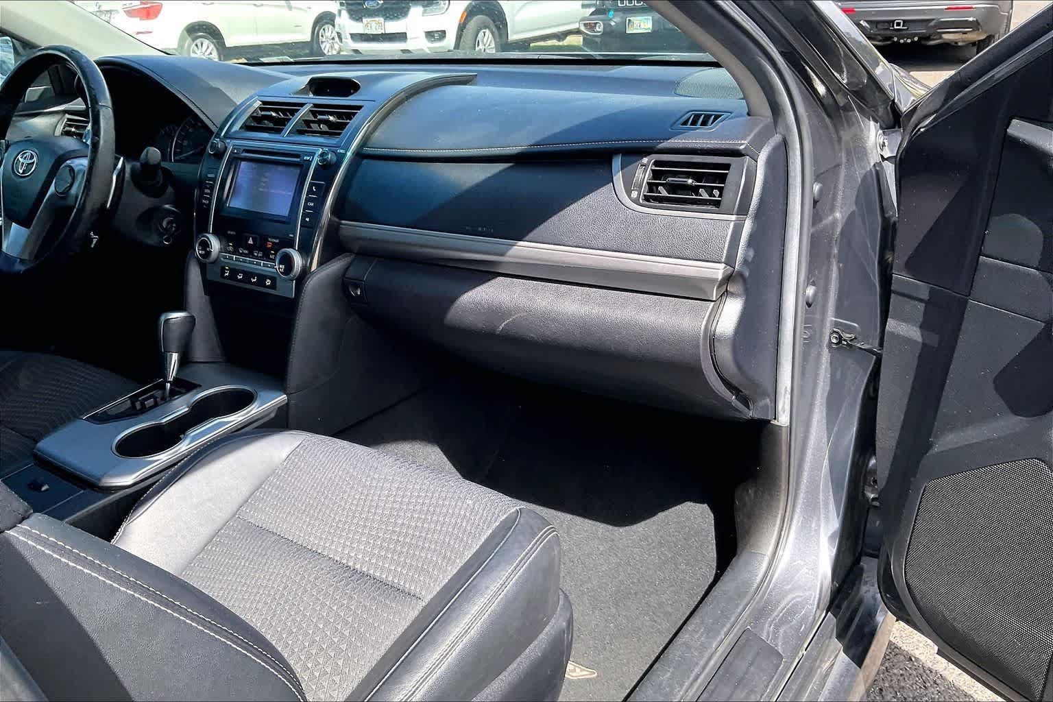 Thumbnail: 2012 Toyota Camry - 23