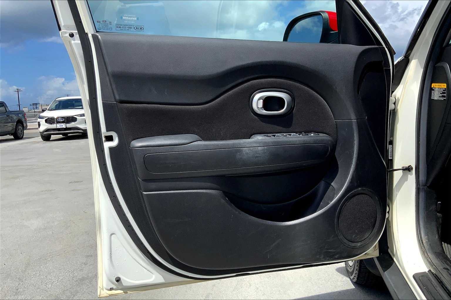 Thumbnail: 2017 Kia Soul - 27