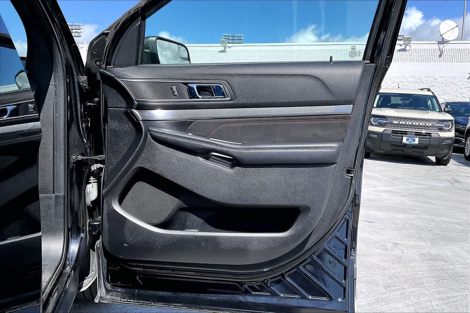 Thumbnail: 2018 Ford Explorer - 28