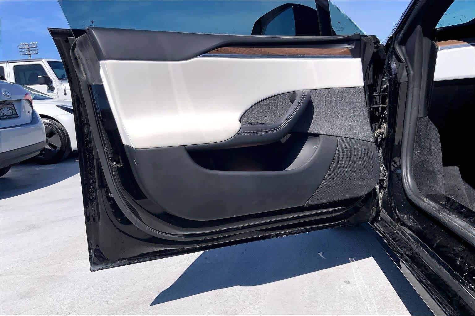 Thumbnail: 2022 Tesla Model S - 27