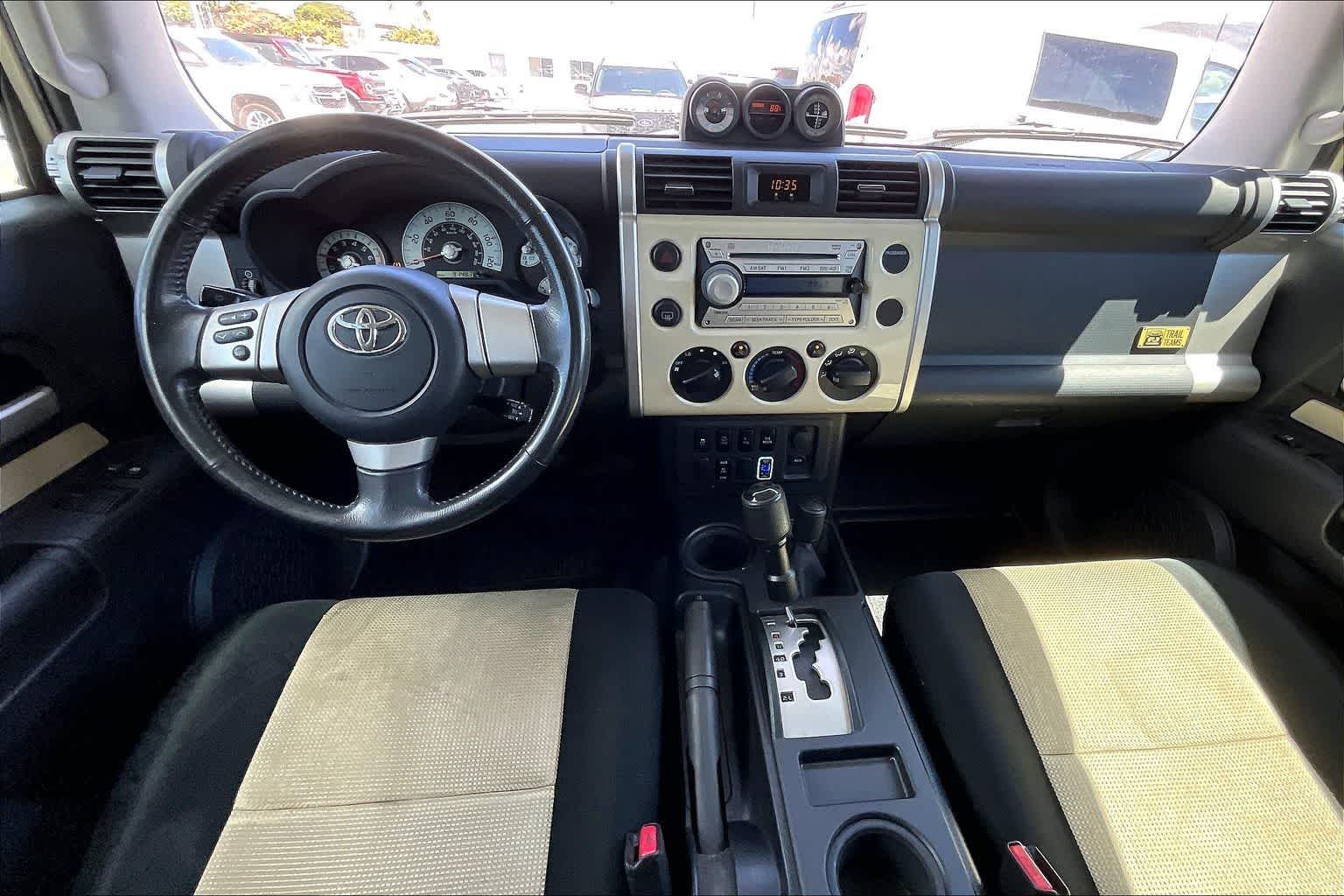 Thumbnail: 2010 Toyota FJ Cruiser - 10